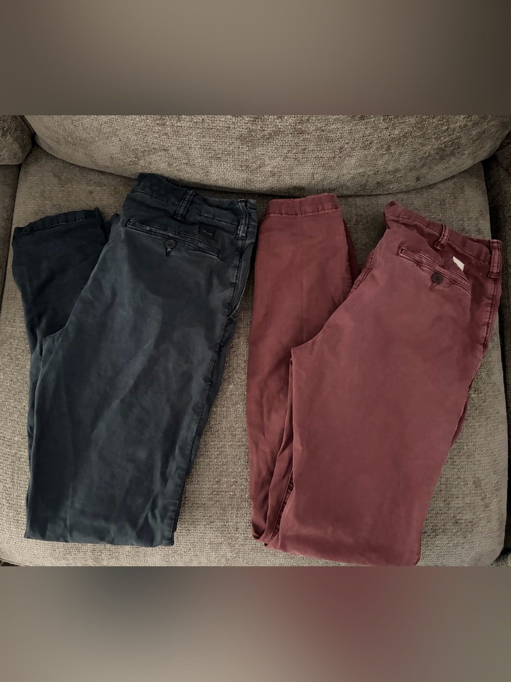 American Eagle Men’s 30x34 2 pairs slim chinos